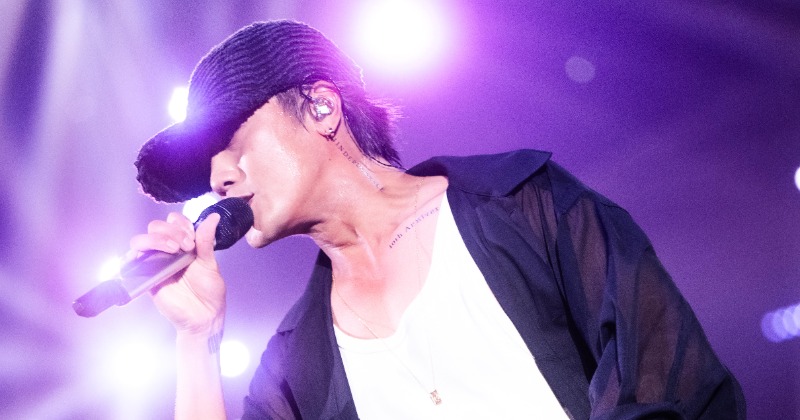 赤西仁が独立10周年ライブ 錦戸亮、山田孝之とのコラボに大歓声