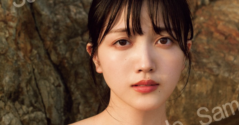 乃木坂46久保史緒里、真っ赤なキャミソール姿で美デコルテ披露