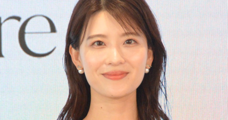 郡司恭子アナ、腰まで“パックリ”大胆美背中「セクシー過ぎ」「お綺麗