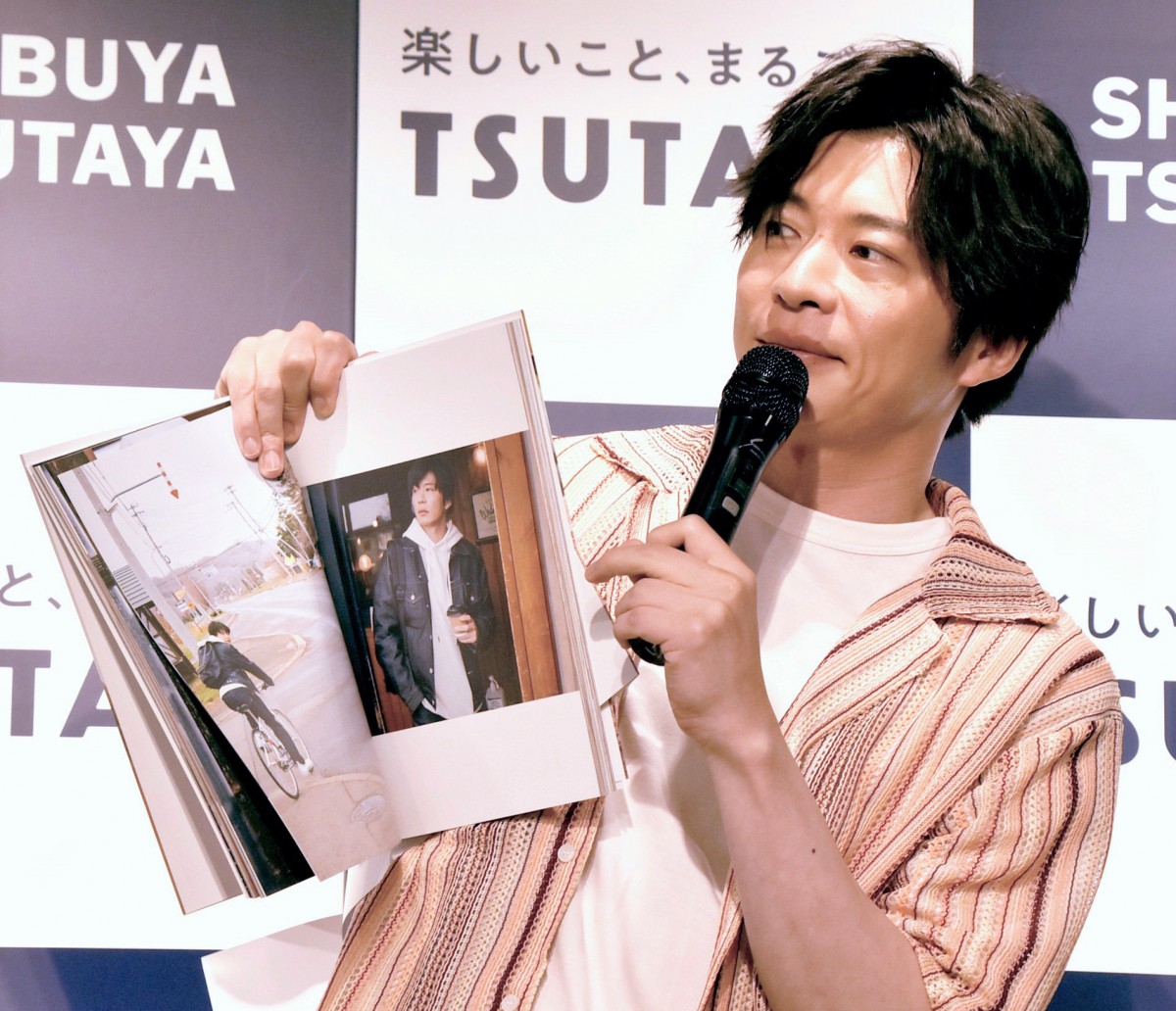 田中圭、“30代最後”の写真集に物申す「僕はシャツを着たままシャワーを