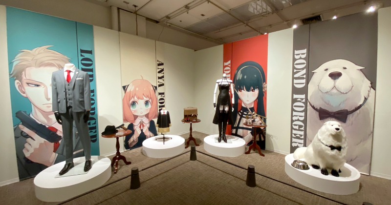 専門店では きょう20日から開催『SPY×FAMILY展』全貌が公開 一家の等身大 コミック・アニメ