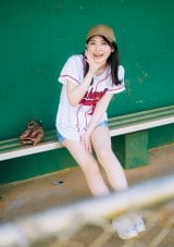 乃木坂46田村真佑、ユニフォーム姿で美脚も披露 「応援」がテーマの