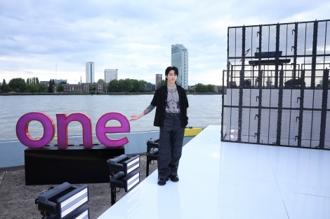 �p�EBBC�w�U�E�����E�V���[�x�Ń��C�u�X�e�[�W���I����BTS�EJUNG KOOK (P)&(C)BIGHIT MUSIC 