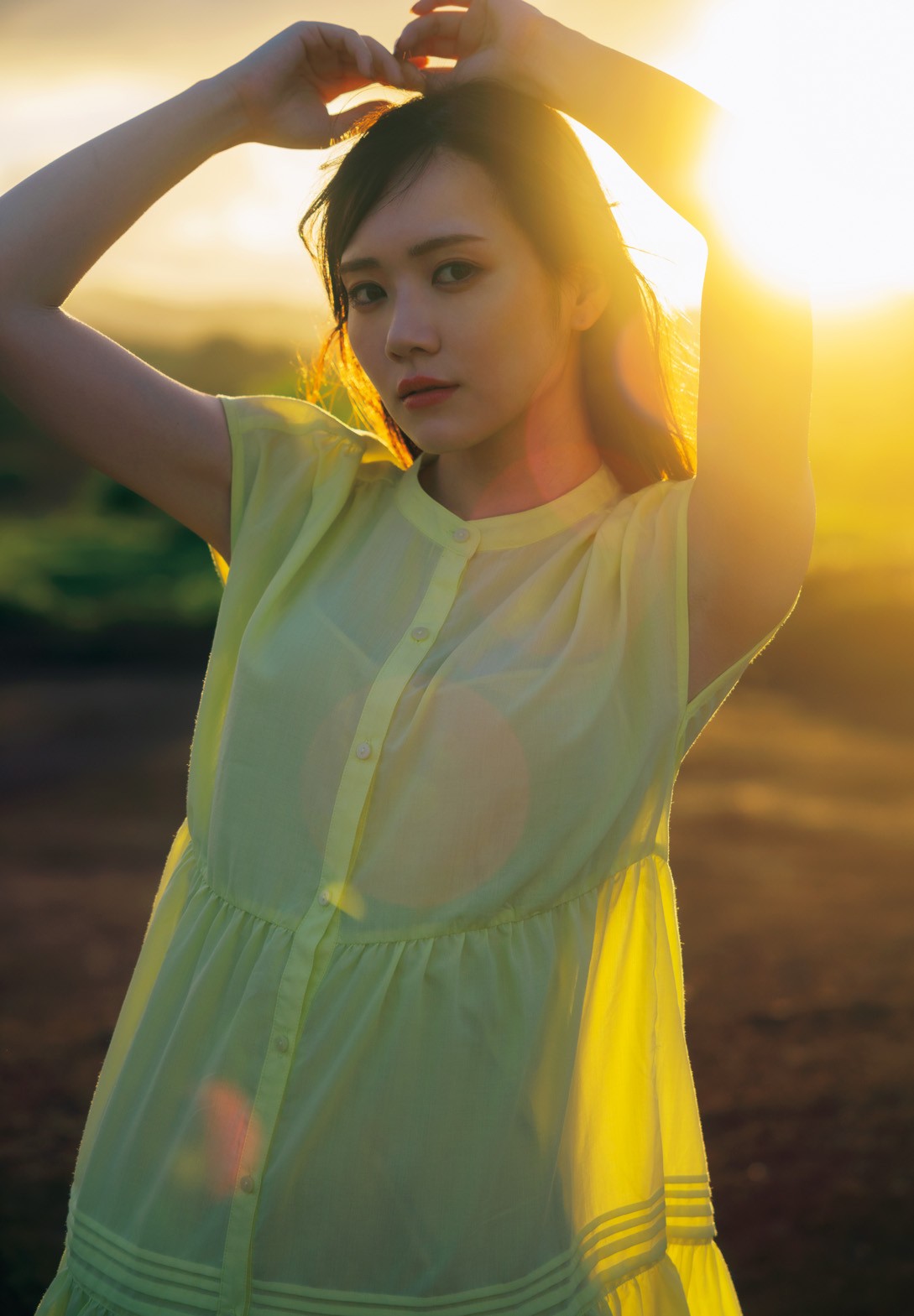 乃木坂46田村真佑、太陽をバックに神秘的ショット 1st写真集から