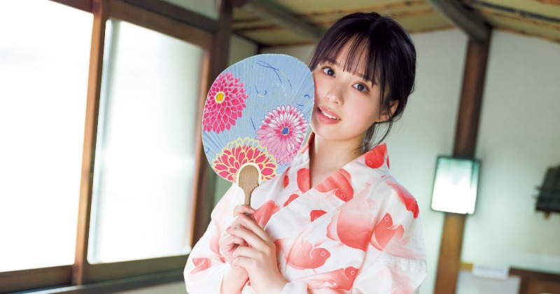 乃木坂46佐藤璃果、浴衣＆涼しげワンピで「夏を泳ぐ。」【オリコン独占