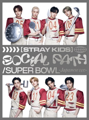 Stray Kids JAPAN 1st EP uSocial Path (feat. LiSA) / Super Bowl -Japanese ver.-v񐶎YB 