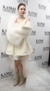 Amazon.co.jp: ソン ジア直筆サイン入り超大型写真…脱出おひとり