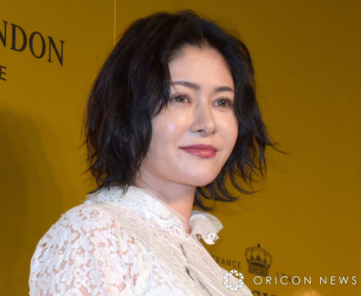 真木よう子、“絶対領域”輝くニーハイ美脚「破壊力半端ない」「年齢不詳