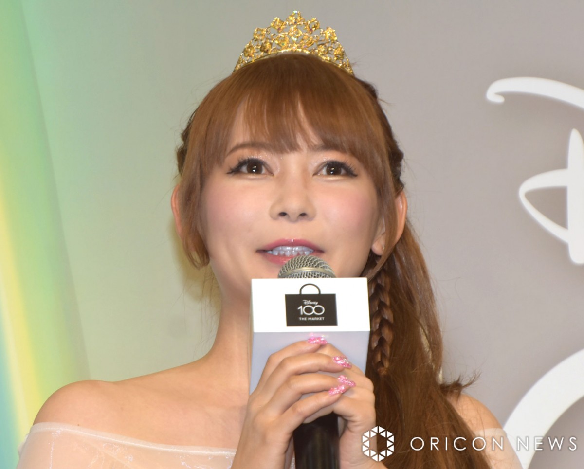 中川翔子、働く理由は「推し活」 100周年のディズニーの特別ショップで