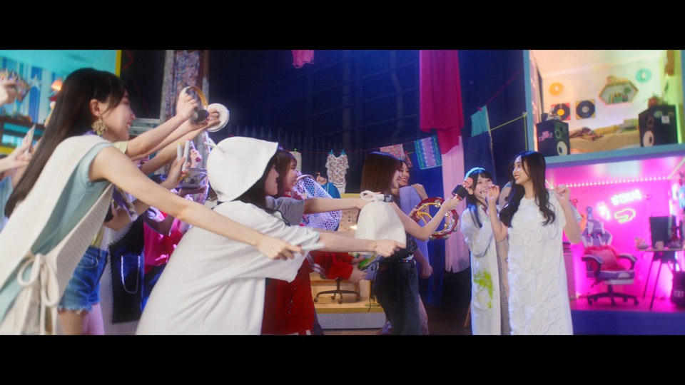 乃木坂46、“おひとりさま”満喫のMV公開 Y2Kファッション衣装初