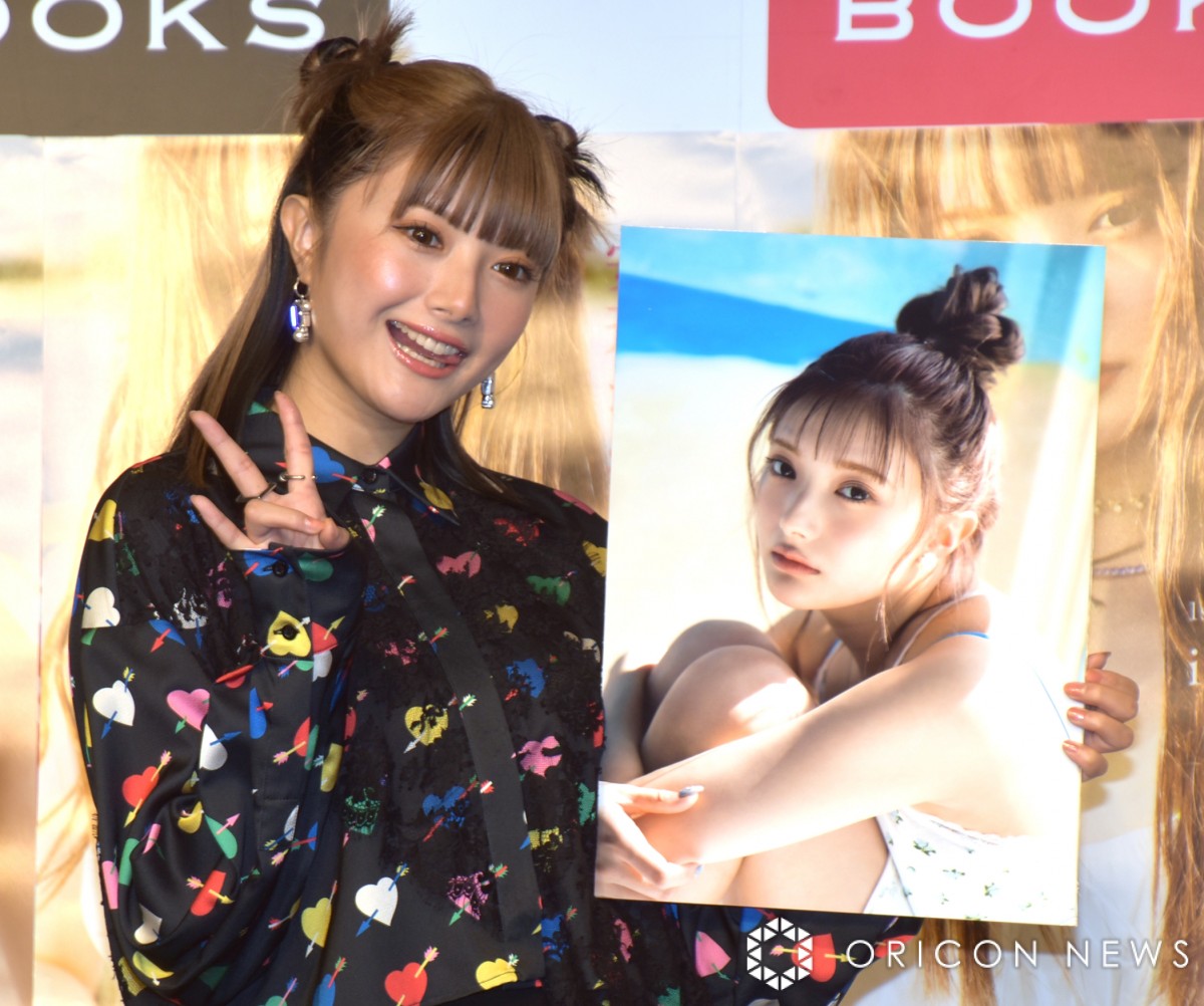 安斉かれん、地元・藤沢で写真集撮影 吹奏楽部時代のサックス