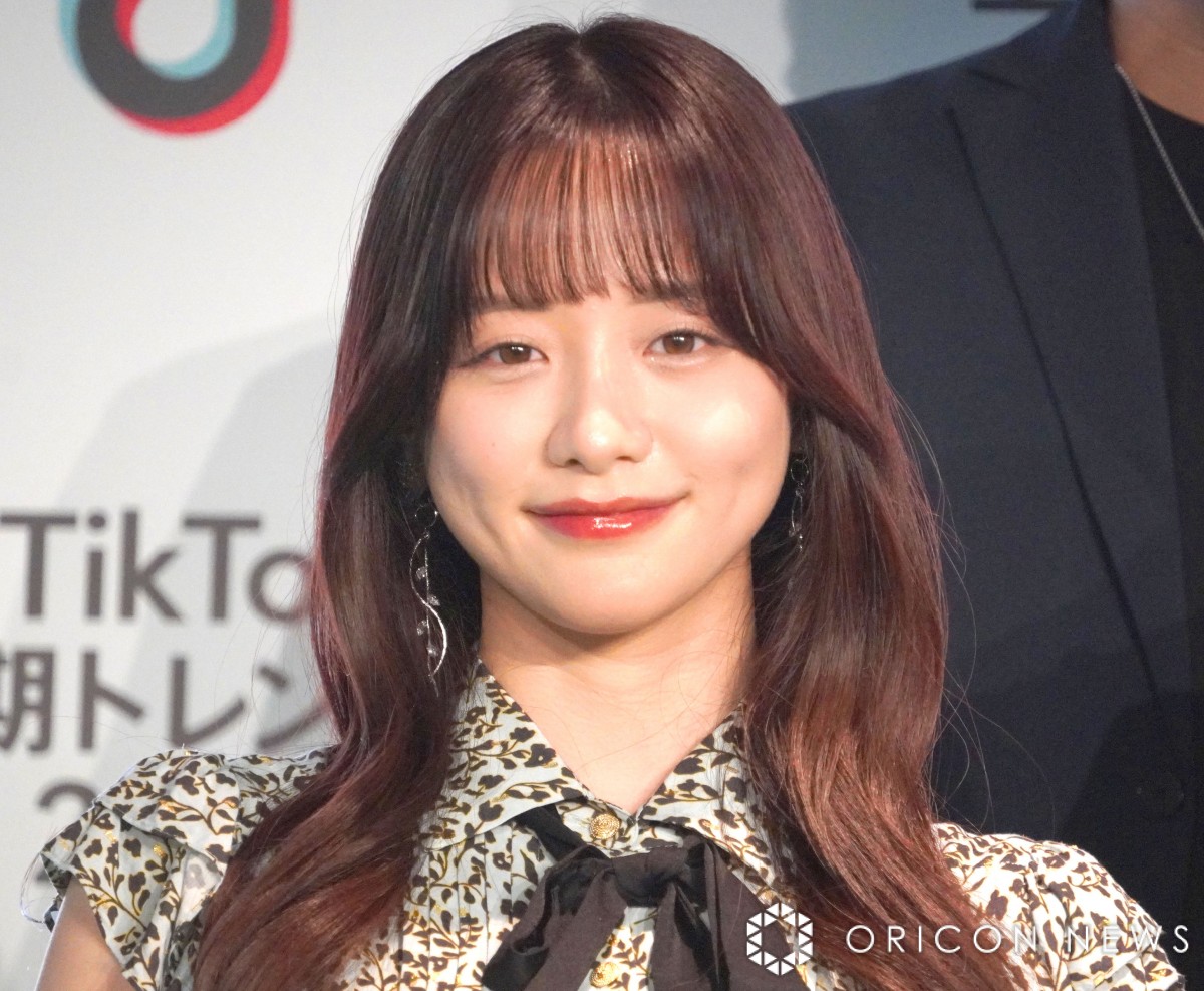 鼻の穴が見える　av女優 森香澄アナ、妹と2ショットでダンス「双子みたい」「目元、お鼻が似てる」「美人姉妹」 | ORICON NEWS