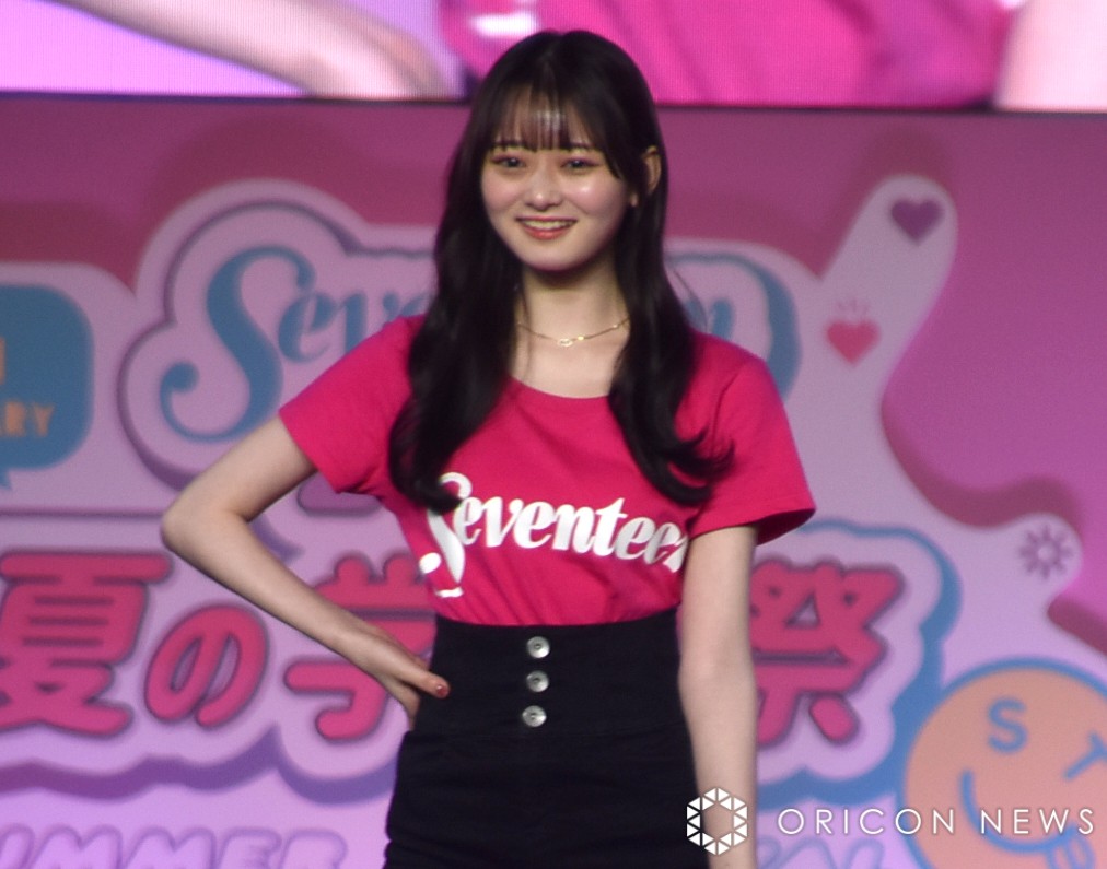 画像・写真 | 久保史緒里＆小坂菜緒“リンクコーデ”で仲良しランウェイ