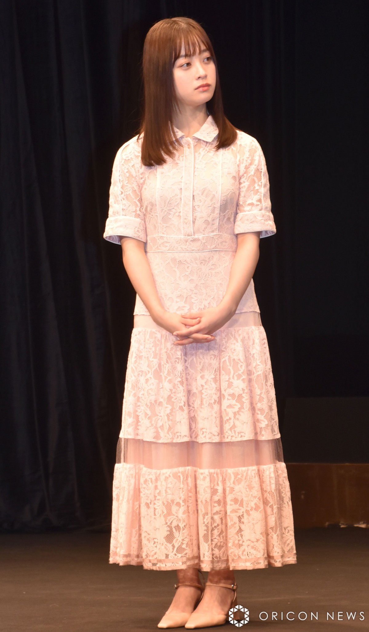 画像・写真 | 橋本環奈、桜色のワンピースで『春に散る』舞台