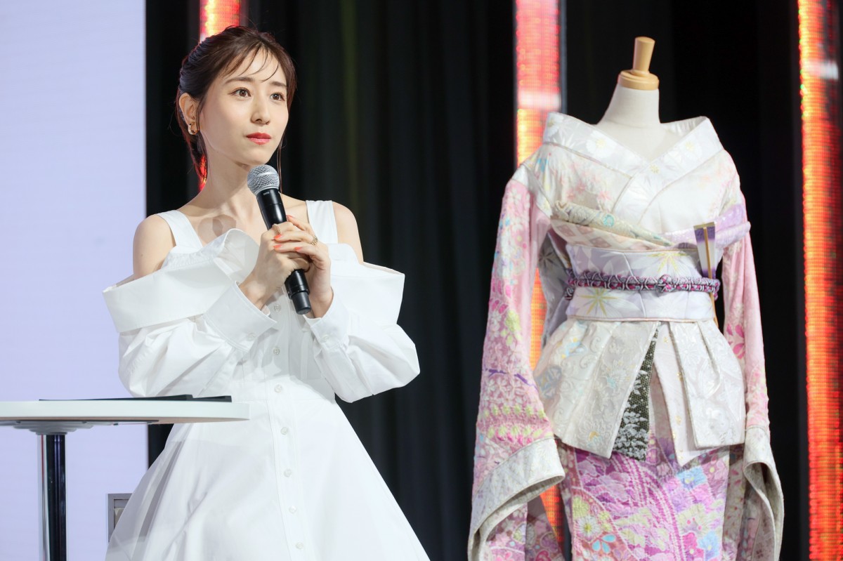 田中みな実、衣装ぴったりで苦笑い「1ミリも太れない」 au『三太郎』新