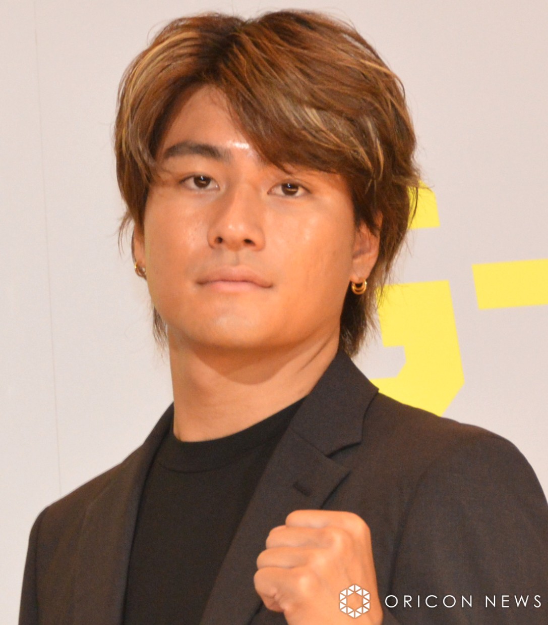 SixTONES森本慎太郎、カッコいい登場スタイルが話題に 岸優太「右手に