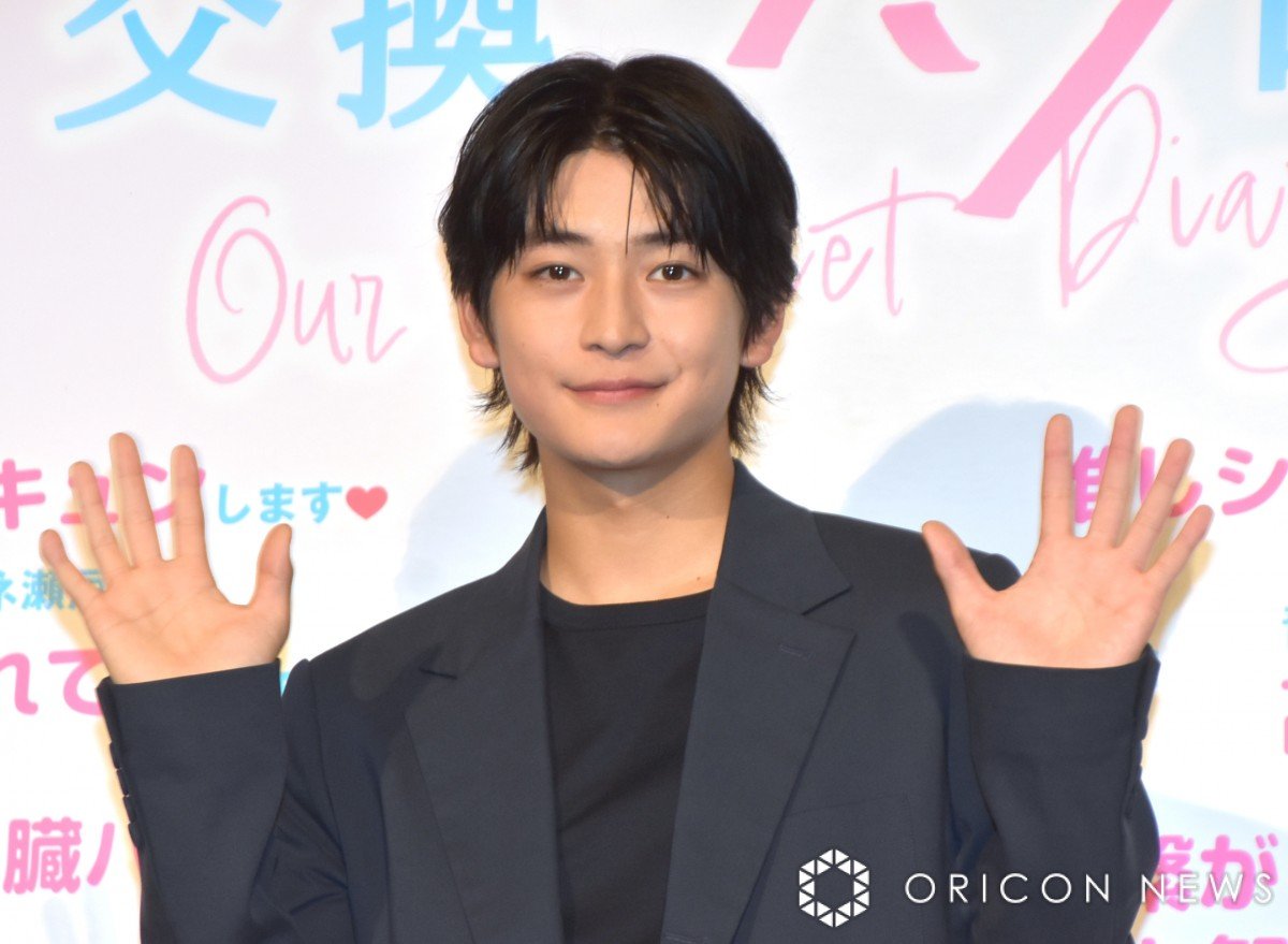 高橋文哉、Tシャツ＆短パン＆甥っ子抱っこでコンビニへ 店員に気づかれ