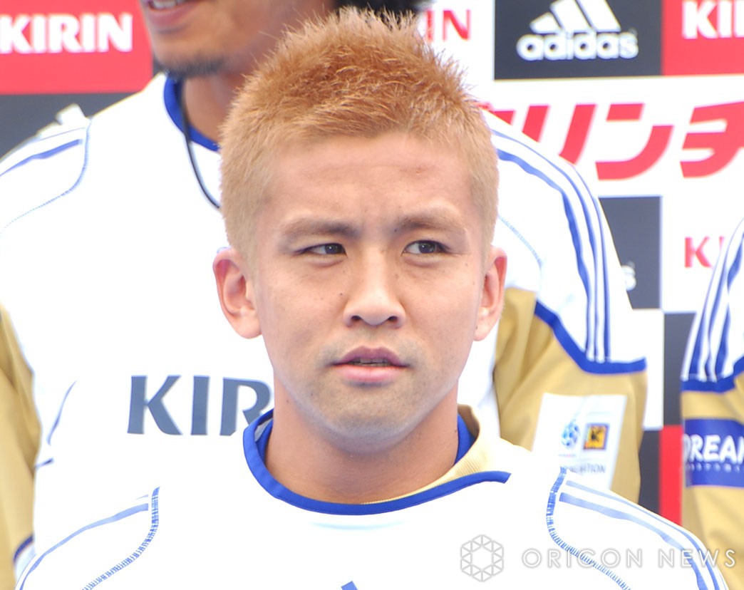 稲本潤一のサイン入り、足型