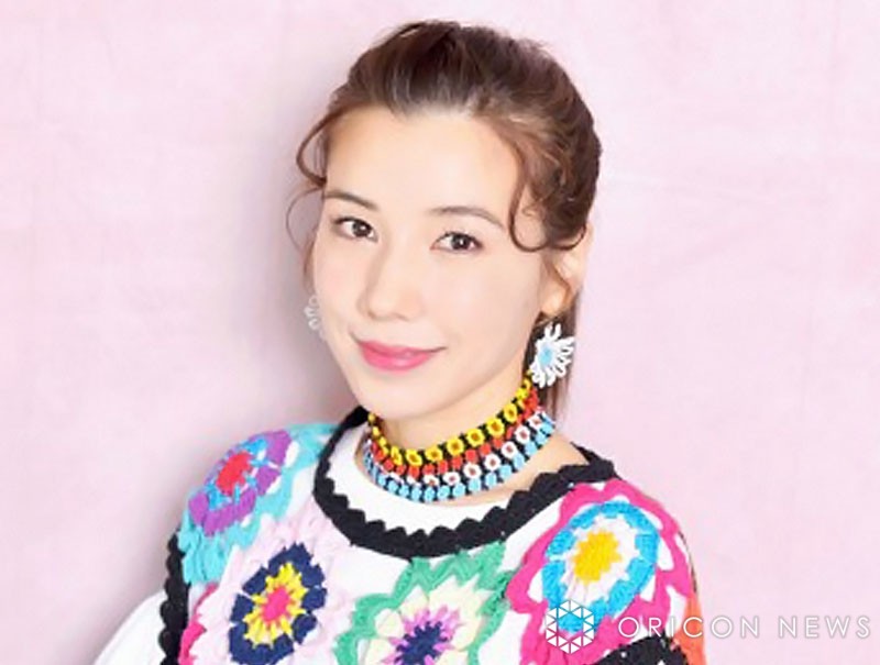 仲里依紗、実父＆母と“顔出し”親子3ショット「可愛い」「素敵な家族」「親孝行だね」 長崎から来た両親とドライブ | ORICON NEWS