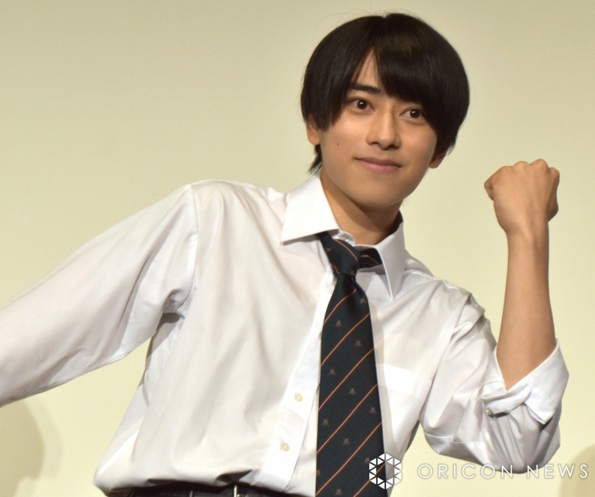 万津莫 3話 着用シャツ