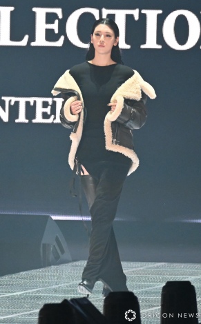 画像・写真 | 【TGC2023A/W】三吉彩花、トップバッターで堂々の