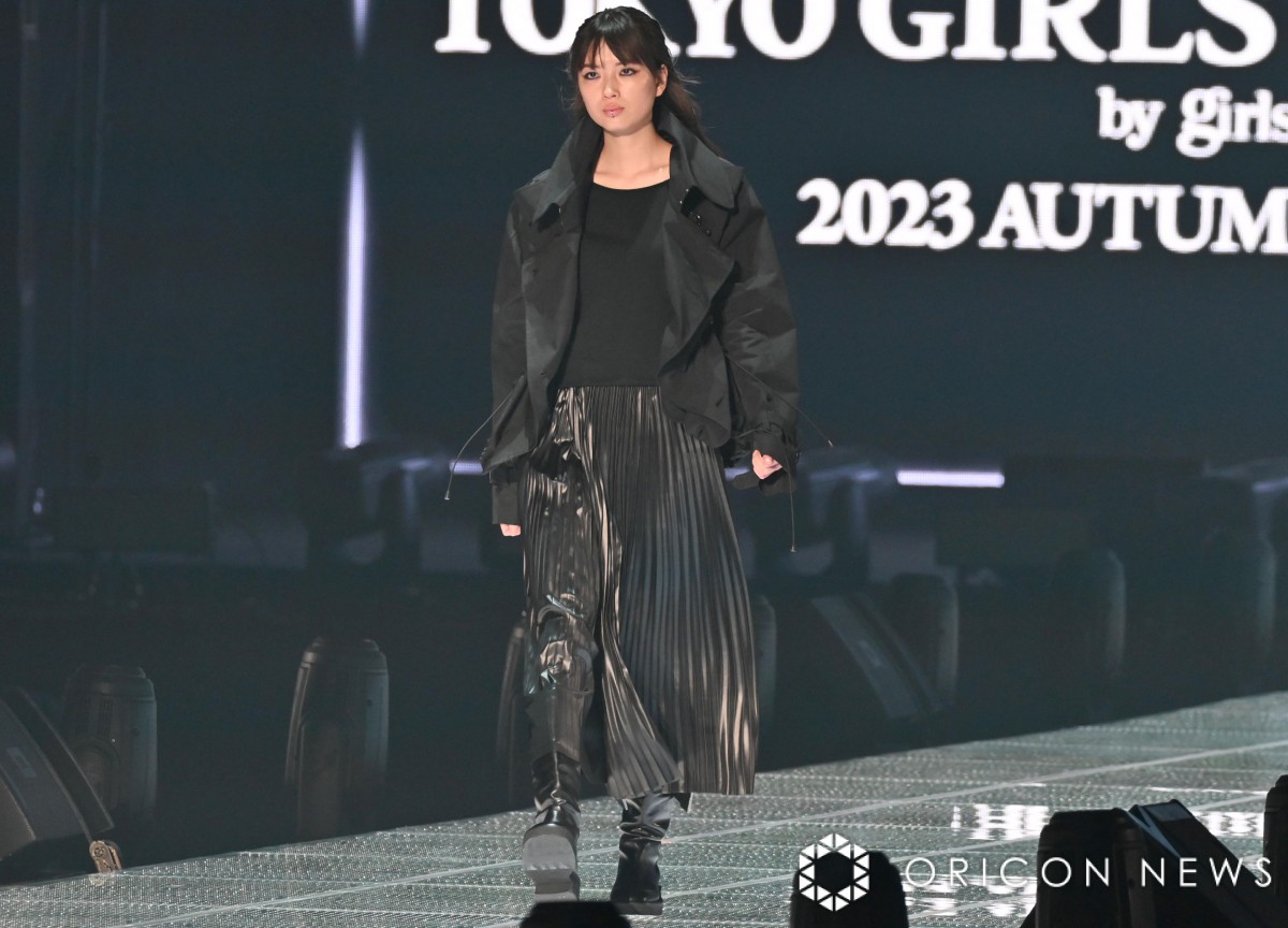w37 }Cir K[YRNV 2023 AUTUMN/WINTERxɓoꂵ݂ (C)ORICON NewS inc. 