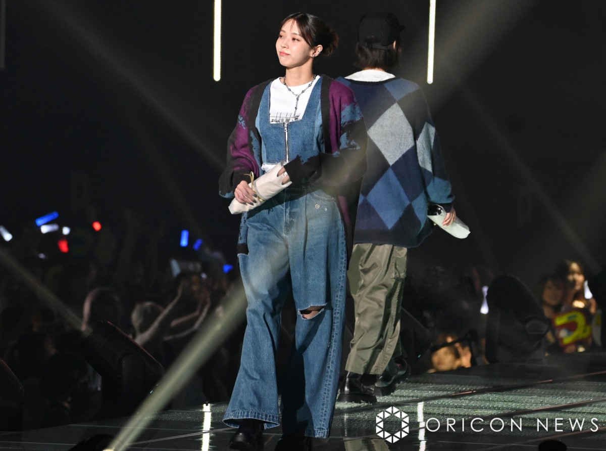 w37 }Cir K[YRNV 2023 AUTUMN/WINTERxɓoꂵN46EїR (C)ORICON NewS inc. 