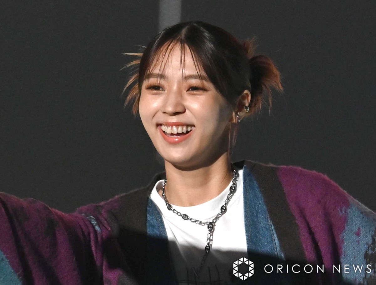w37 }Cir K[YRNV 2023 AUTUMN/WINTERxɓoꂵN46EїR (C)ORICON NewS inc. 