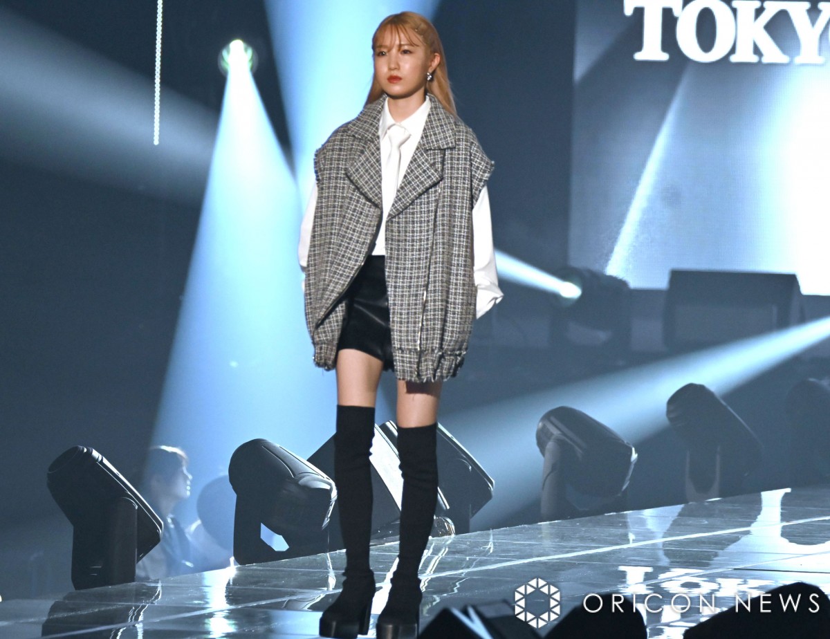 w37 }Cir K[YRNV 2023 AUTUMN/WINTERxɓoꂵAKB48E{cm (C)ORICON NewS inc. 