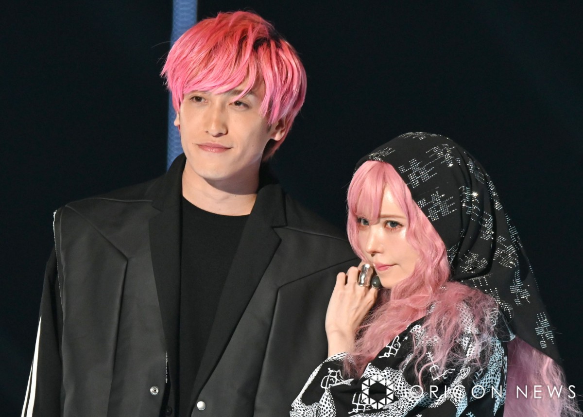 TGC2023A/W】益若つばさ、8年ぶりTGC出演 EXIT兼近大樹と“ピンク髪