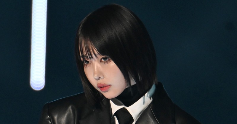 TGC2023A/W】あのちゃん、TGCサプライズ初登場 制服風ミニ丈ワンピで