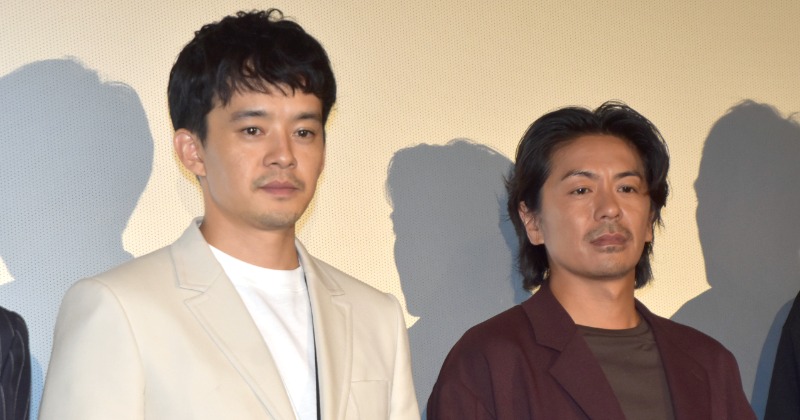 池松壮亮＆森田剛、二人三脚シーンで超接近 撮影合間もずっと抱かれて