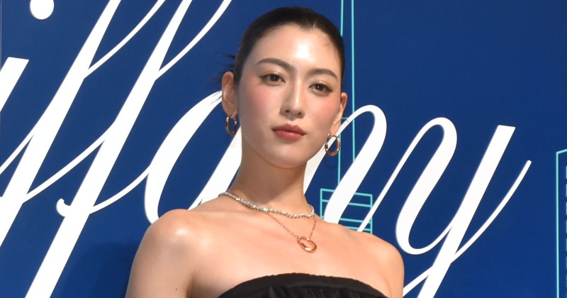 三吉彩花、美背中を大胆に披露 “モダンラブ”問われ「本当にラブの形