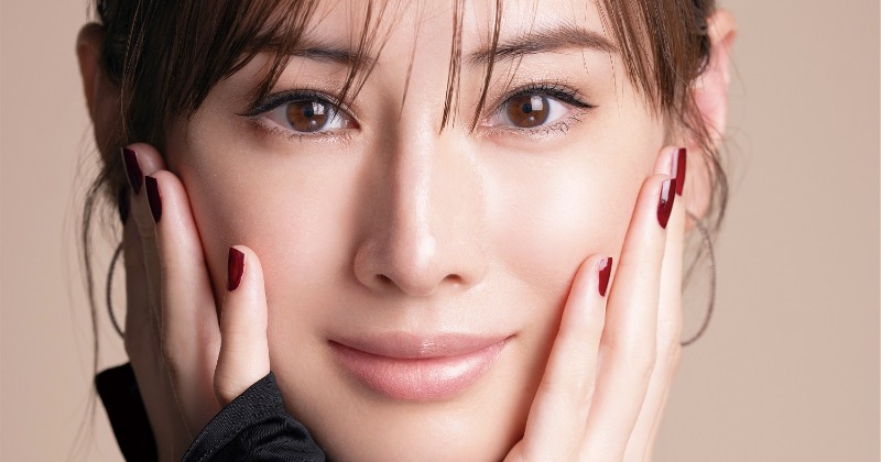 北川景子がデビューから「守ってきた信念」 『VOCE』表紙でメイク