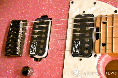 sbNAbvSCHECTERMONSTER TONE JV[Y7pnobJ[2B{IWi`̃sbNK[hڂ䂭=SCHECTER EX-24-7st Ave Mujica Proto Model (C)ORICON NewS inc. 