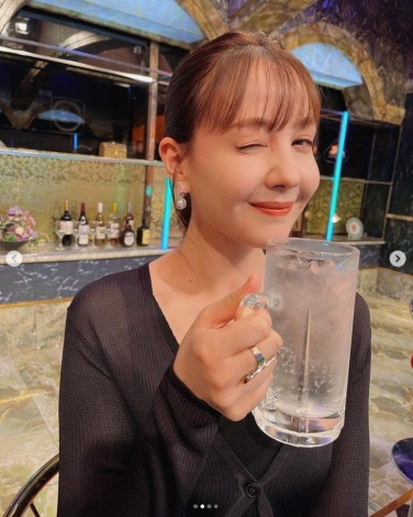 トリンドル玲奈 アイコラ画像 画像・写真 | トリンドル玲奈、ほろ酔い？ 大胆美脚に「大人の色気を感じます」「ヤバイ！」「一緒の飲みたい」 2枚目 | ORICON NEWS