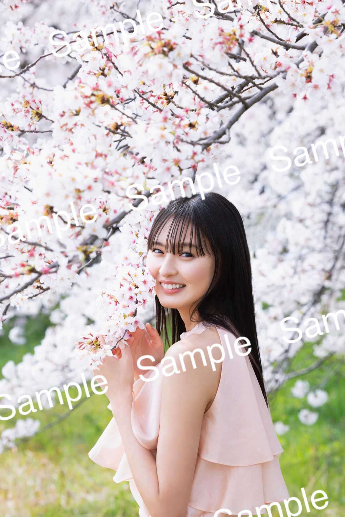 画像・写真 | 乃木坂46遠藤さくら、ベッドで白のインナーウエア姿に 1st写真集より解禁 17枚目 | ORICON NEWS