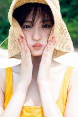 乃木坂46遠藤さくら、ベッドで白のインナーウエア姿に 1st写真集