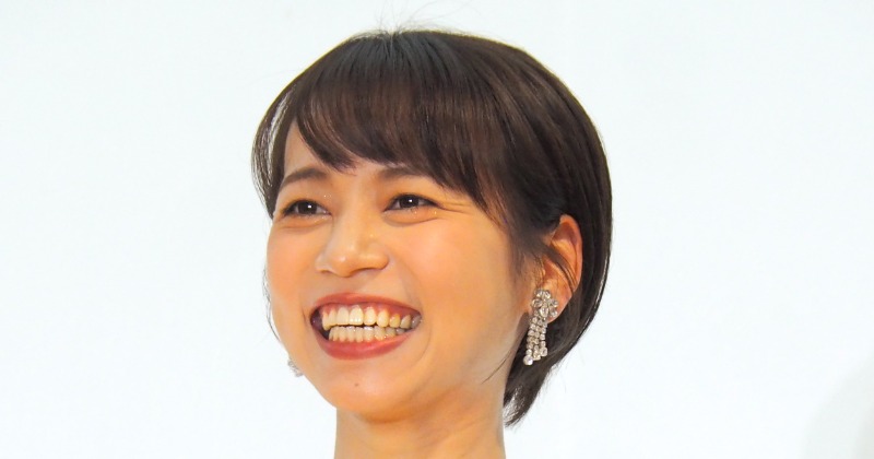 真彩希帆、宝塚演出家の生田大和氏と結婚 2ショットで決意つづる「腕を組み朗らかに歩んで参りたい」【報告全文】 - ORICON NEWS