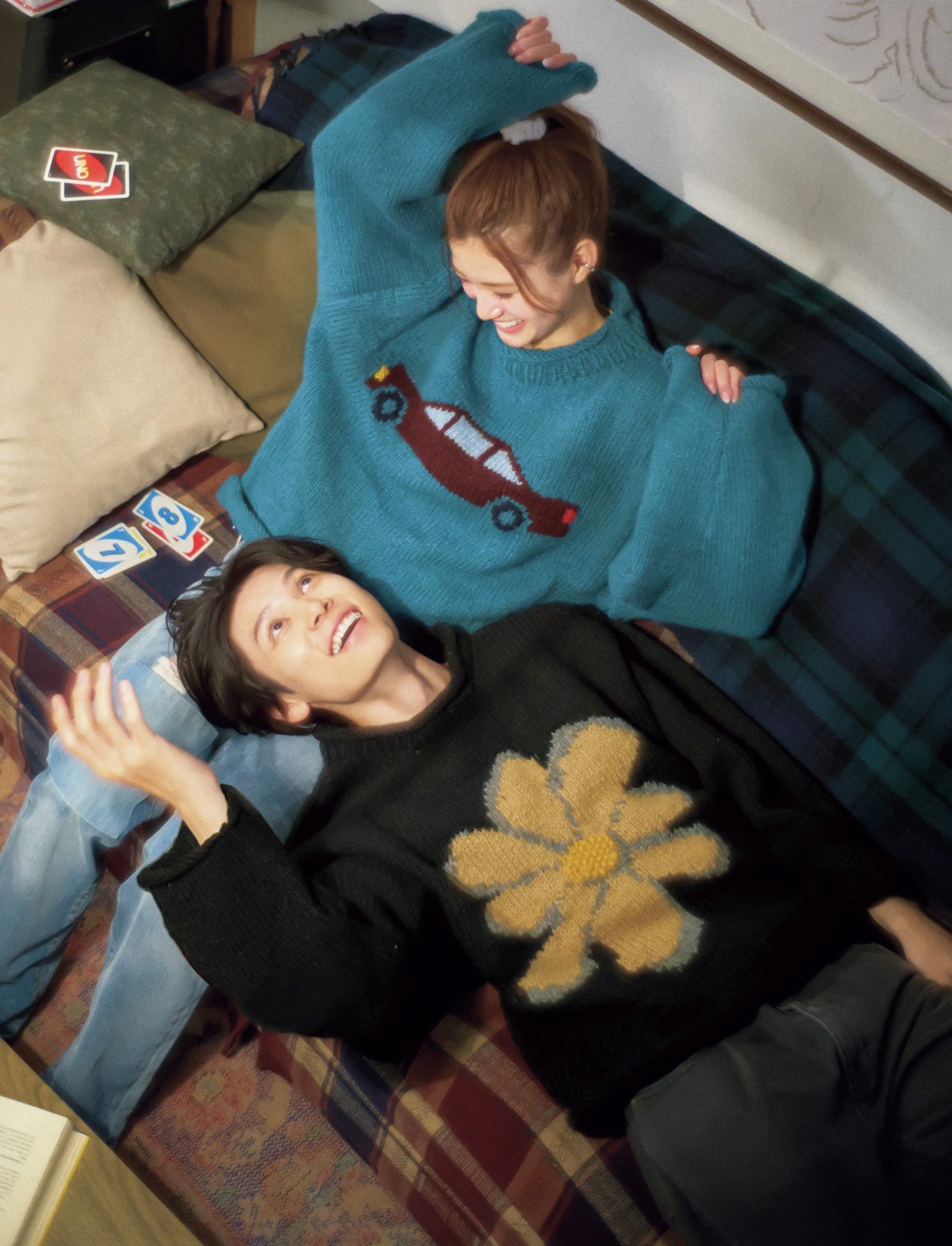 萩原利久、生見愛瑠の膝枕でリラックス“おうち顔” デートコーデ企画で