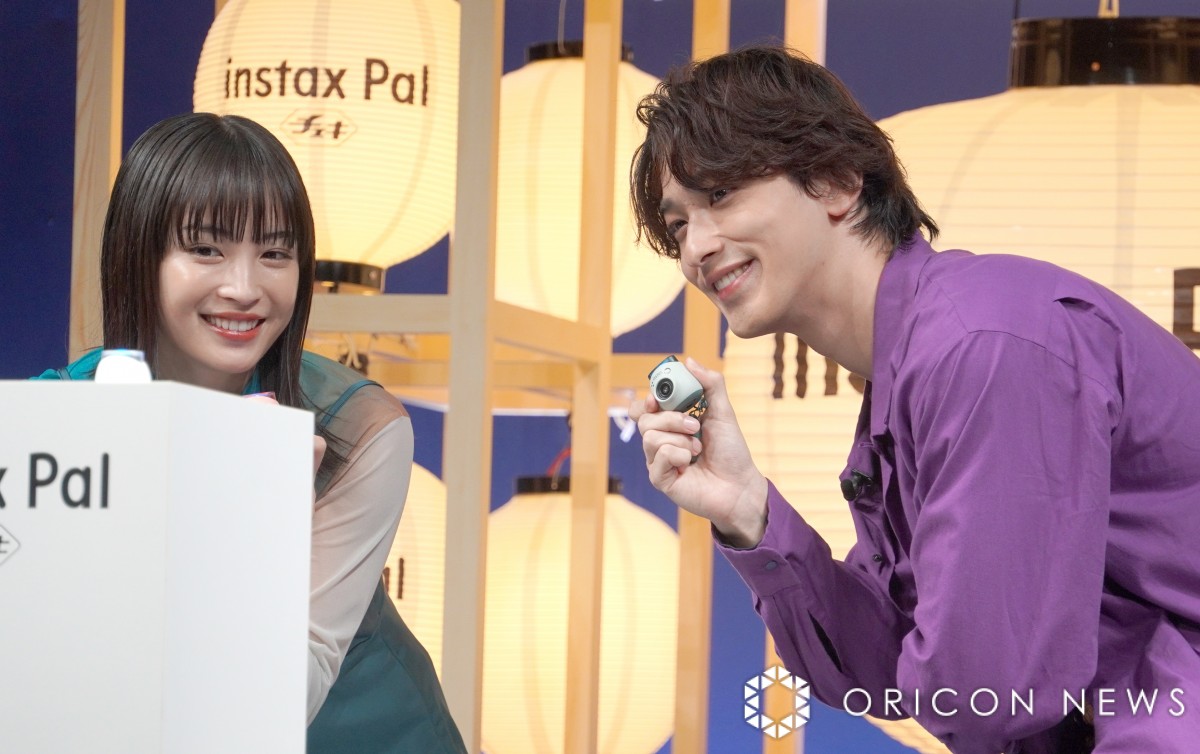 画像・写真 | 広瀬すず＆横浜流星、久しぶりの“縁日”満喫 チェキに