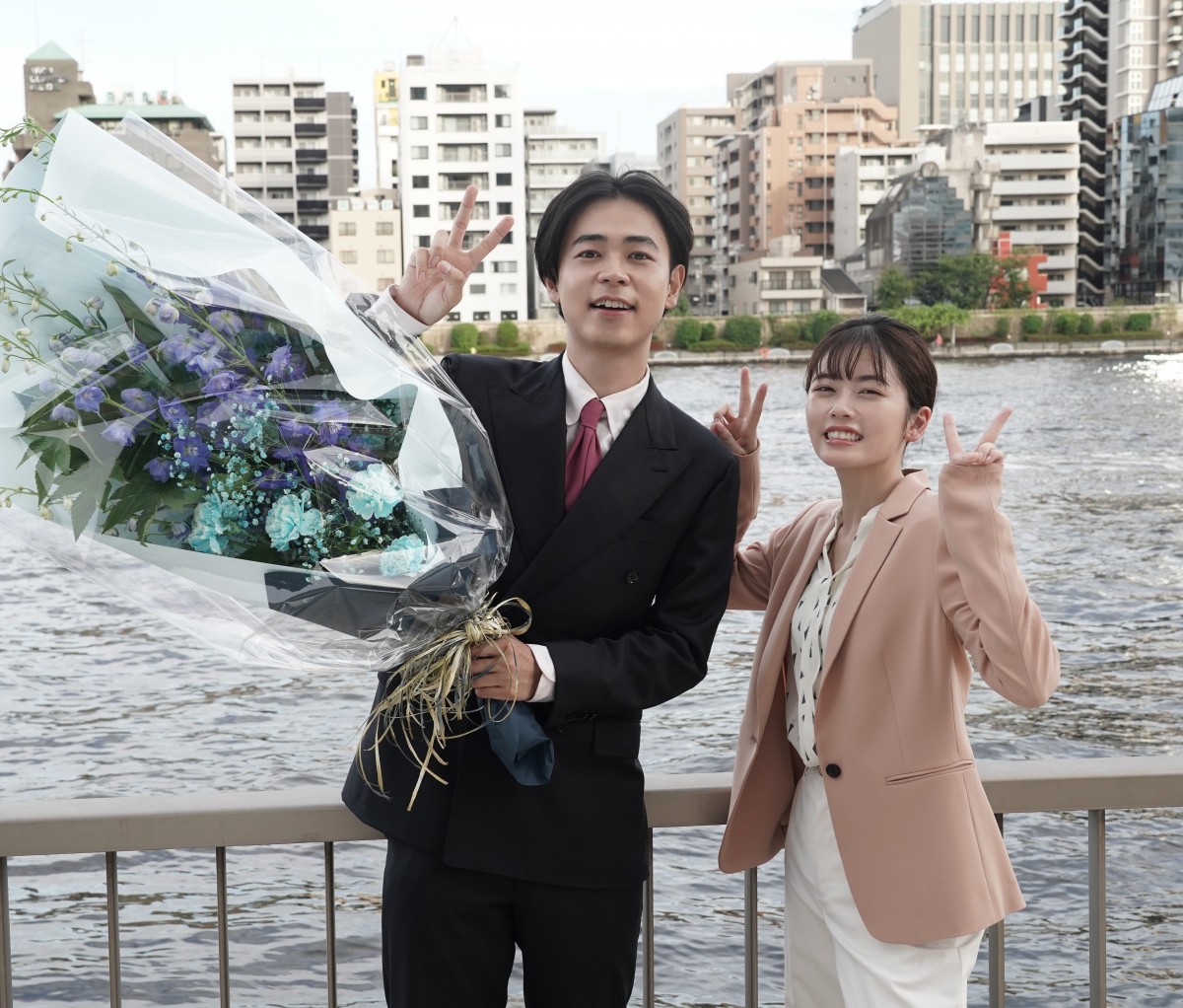 転職の魔王様』成田凌＆小芝風花、笑顔で撮了「健康で最後までご一緒できてよかった」【最後のメッセージ＆最終話あらすじ】 | ORICON NEWS