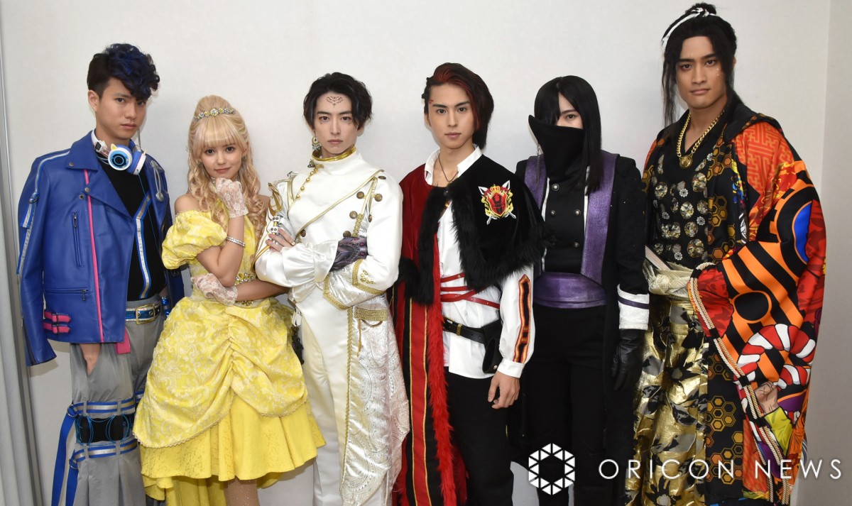 王様戦隊キングオージャー　特典生写真　ヒメノ、リタ 平川結月 #リタカニスカ #王様戦隊キングオージャー #キングオー