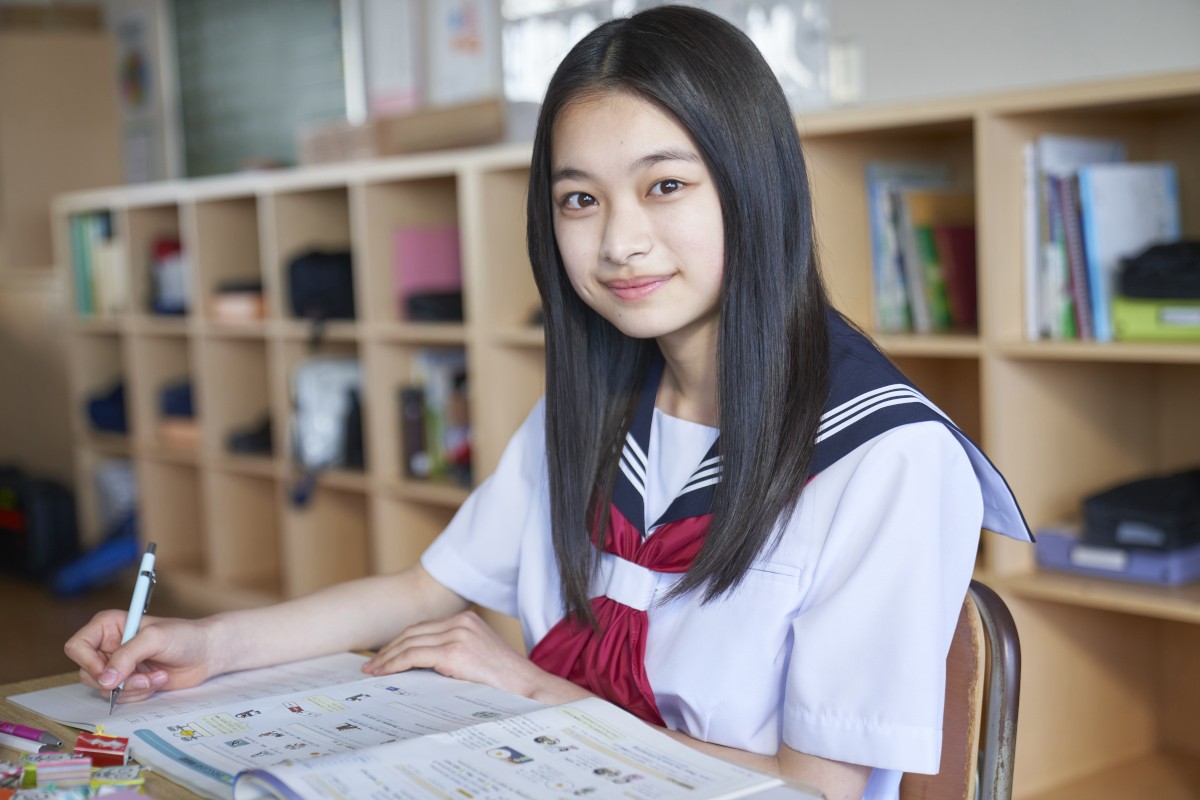 実写ドラマ『からかい上手の高木さん』再現度に絶賛の声 月島琉衣15歳の制服姿に「リアルすぎ！」「学校に1人いた美女感」 | ORICON NEWS