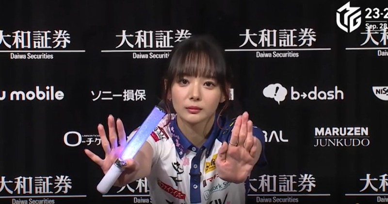 岡ちゃん 岡田紗佳が全力“エガちゃんポーズ”「完コピで吹き出した」 Mリーグ今