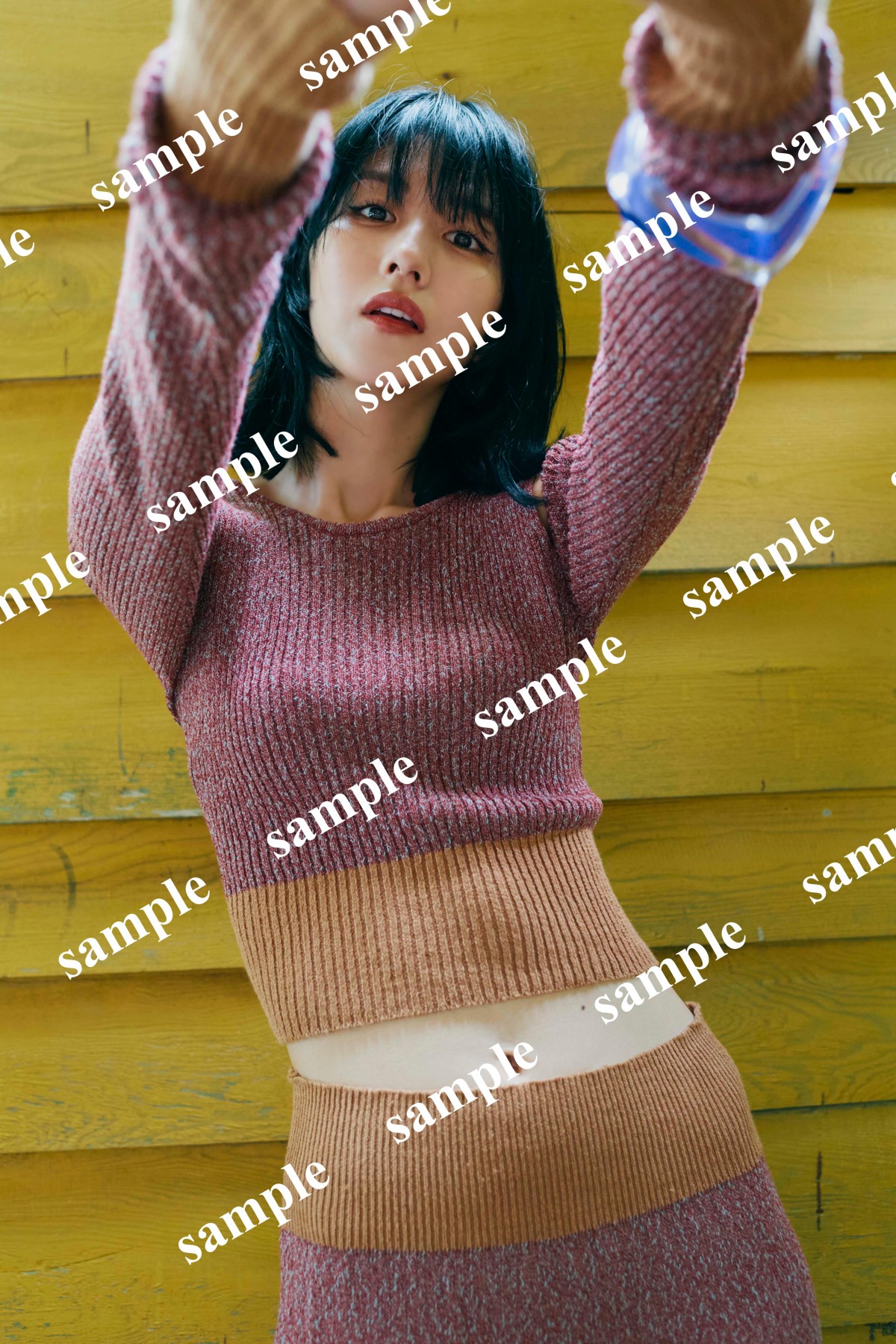 櫻坂46土生瑞穂、ウエスト見せでヘルシーな着こなし 1st PHOTO BOOK