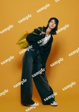 櫻坂46土生瑞穂、ウエスト見せでヘルシーな着こなし 1st PHOTO BOOK