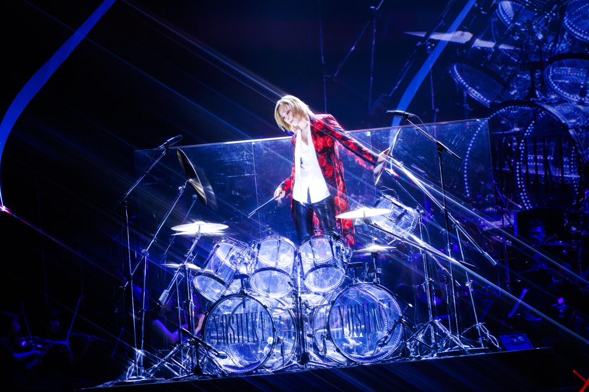 YOSHIKI、9年ぶりクラシカルワールドツアー開幕 オーケストラ×ドラムで観客の度肝抜く | ORICON NEWS