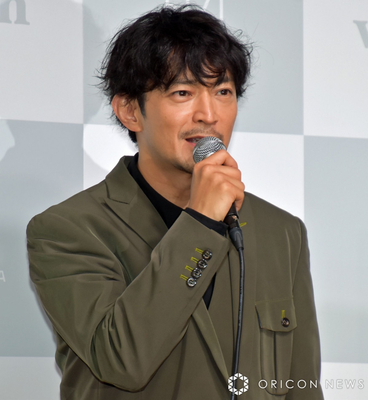 津田健次郎、写真集ロケにマイカメラを持参 写真好きになった理由も