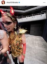 �����ˎсuGLORIA the tour�̃C���[�W�̈ߑ��ƃ��C�N�ŉ������ɂ�������v�i�ʐ^�̓C���X�^�O�������j 